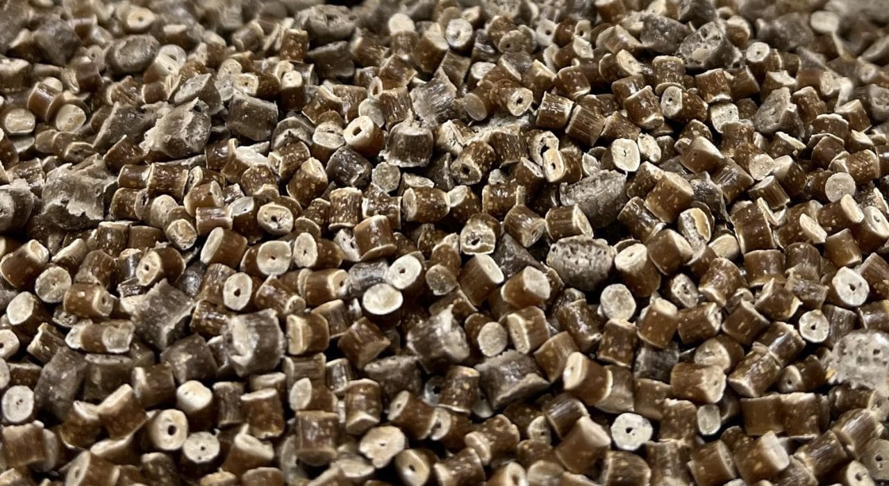 Plant-based plastic made from by-product agriculture Plant-based plastic made from by-product agriculture