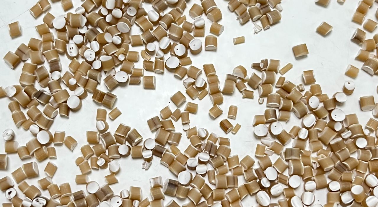 Reduce Carbon Footprint: Small Changes, Big Impact - Plant-based plastic